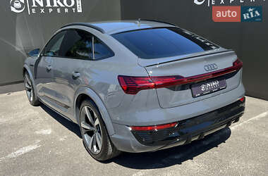 Внедорожник / Кроссовер Audi SQ8 e-tron 2023 в 
