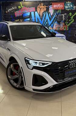 Внедорожник / Кроссовер Audi SQ8 e-tron 2023 в 