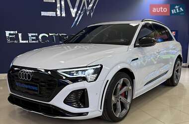 Внедорожник / Кроссовер Audi SQ8 e-tron 2023 в 