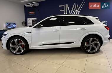 Внедорожник / Кроссовер Audi SQ8 e-tron 2023 в 
