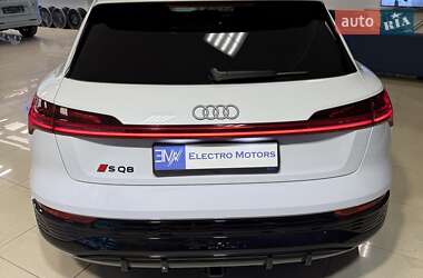Внедорожник / Кроссовер Audi SQ8 e-tron 2023 в 