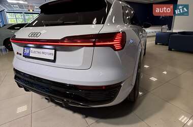 Внедорожник / Кроссовер Audi SQ8 e-tron 2023 в 