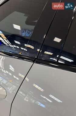 Внедорожник / Кроссовер Audi SQ8 e-tron 2023 в 
