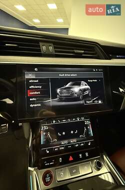 Внедорожник / Кроссовер Audi SQ8 e-tron 2023 в 