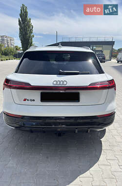 Внедорожник / Кроссовер Audi SQ8 e-tron 2023 в 