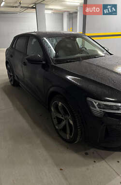 Внедорожник / Кроссовер Audi SQ8 e-tron 2024 в 