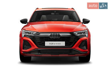 Позашляховик / Кросовер Audi SQ8 e-tron 2023 в 
