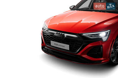 Позашляховик / Кросовер Audi SQ8 e-tron 2023 в 