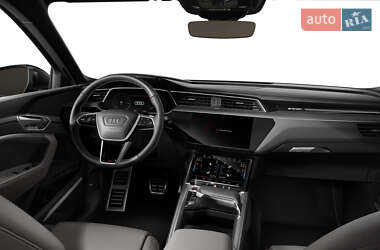 Позашляховик / Кросовер Audi SQ8 e-tron 2023 в 