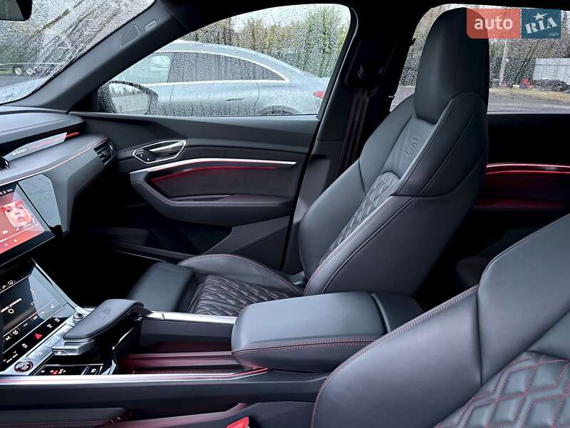Позашляховик / Кросовер Audi SQ8 e-tron 2024 в Ковелі