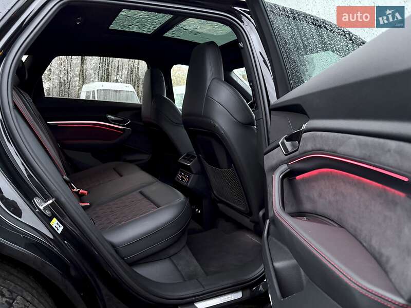 Позашляховик / Кросовер Audi SQ8 e-tron 2024 в Ковелі