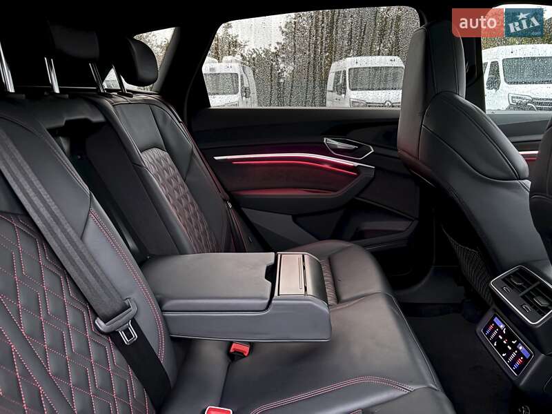 Позашляховик / Кросовер Audi SQ8 e-tron 2024 в Ковелі