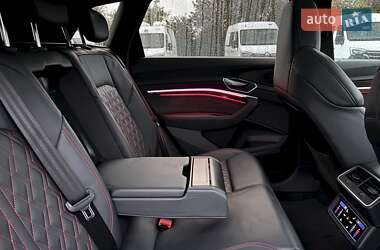 Внедорожник / Кроссовер Audi SQ8 e-tron 2024 в 