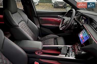 Внедорожник / Кроссовер Audi SQ8 e-tron 2024 в 