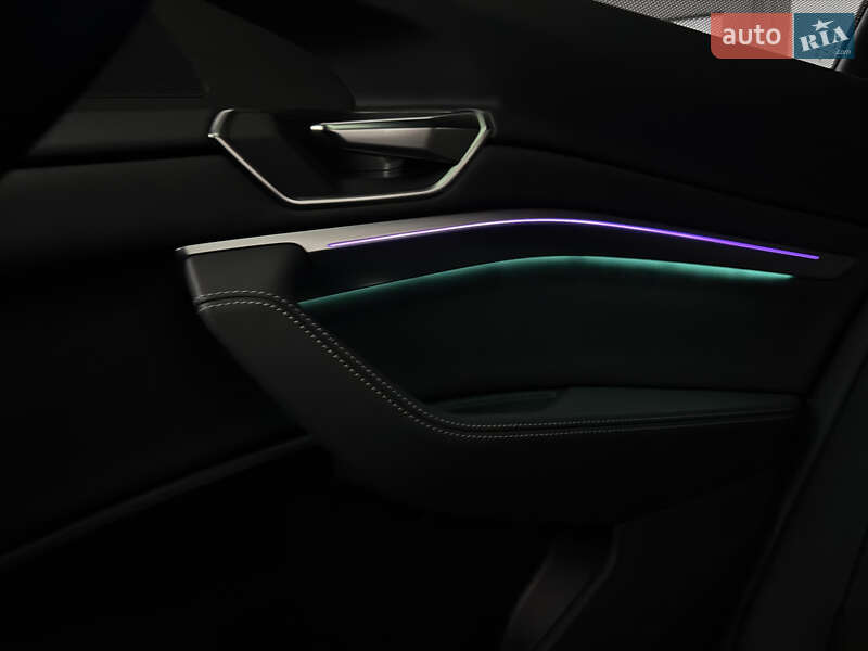 Внедорожник / Кроссовер Audi SQ8 e-tron 2023 в Мукачево