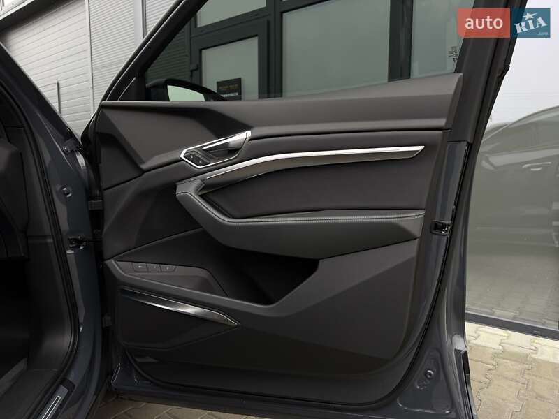 Внедорожник / Кроссовер Audi SQ8 e-tron 2023 в Мукачево