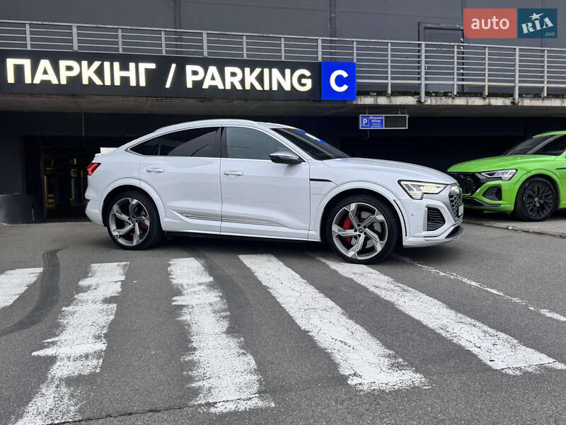 Внедорожник / Кроссовер Audi SQ8 e-tron 2023 в Киеве