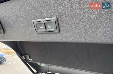 Внедорожник / Кроссовер Audi SQ8 Sportback e-tron 2023 в 