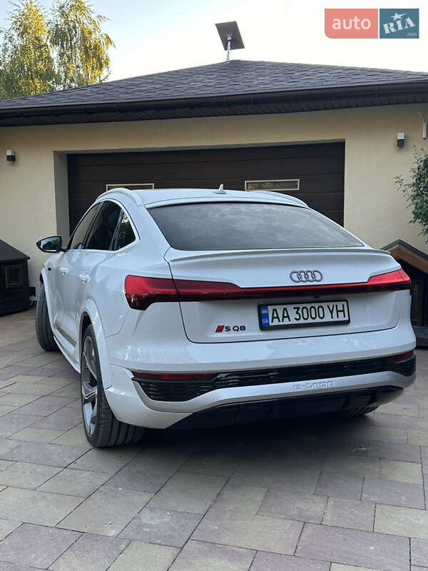 Позашляховик / Кросовер Audi SQ8 Sportback e-tron 2023 в Києві