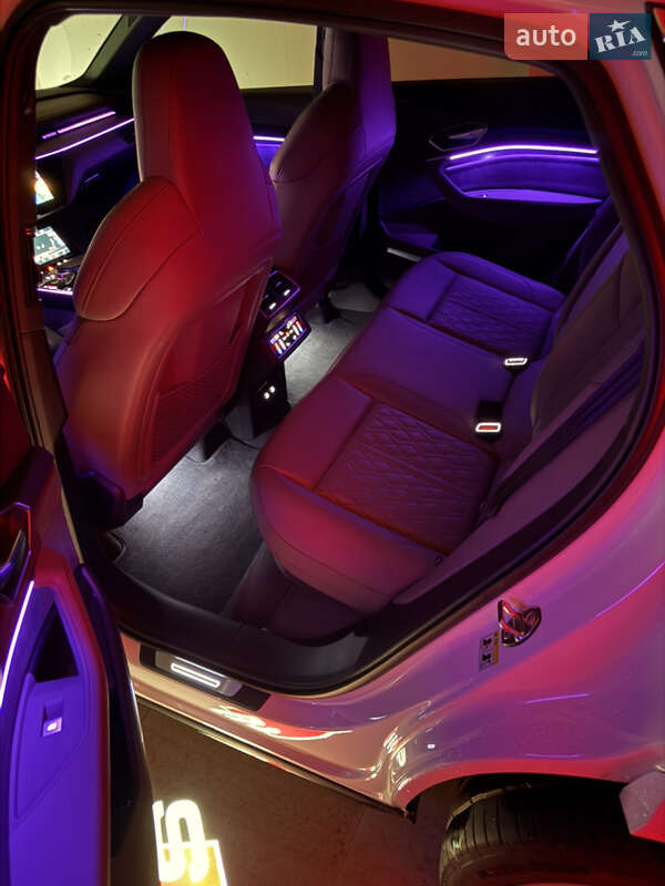 Позашляховик / Кросовер Audi SQ8 Sportback e-tron 2023 в Києві