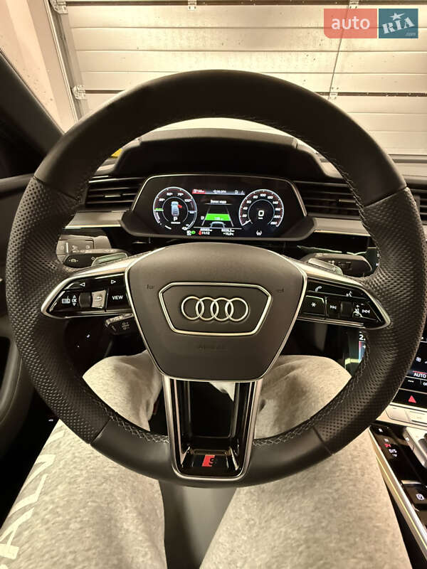 Позашляховик / Кросовер Audi SQ8 Sportback e-tron 2023 в Києві