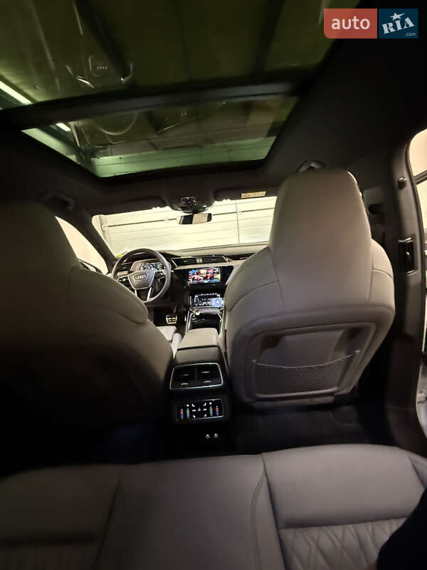 Позашляховик / Кросовер Audi SQ8 Sportback e-tron 2023 в Києві