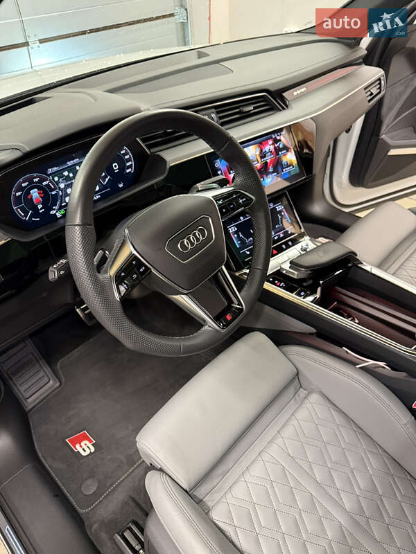 Позашляховик / Кросовер Audi SQ8 Sportback e-tron 2023 в Києві
