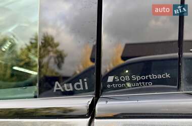 Внедорожник / Кроссовер Audi SQ8 Sportback e-tron 2024 в  фото 20 Внедорожник / Кроссовер Audi SQ8 Sportback e-tron 2024 в