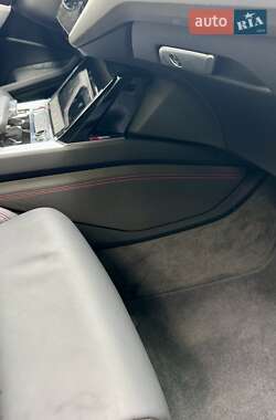Внедорожник / Кроссовер Audi SQ8 Sportback e-tron 2024 в  фото 27 Внедорожник / Кроссовер Audi SQ8 Sportback e-tron 2024 в
