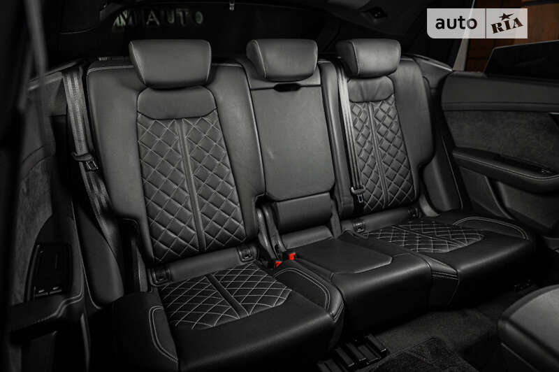 Внедорожник / Кроссовер Audi SQ8 2020 в Ужгороде