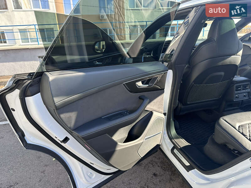 Позашляховик / Кросовер Audi SQ8 2022 в Києві