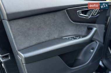 Позашляховик / Кросовер Audi SQ8 2020 в 