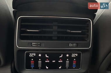 Внедорожник / Кроссовер Audi SQ8 2020 в 