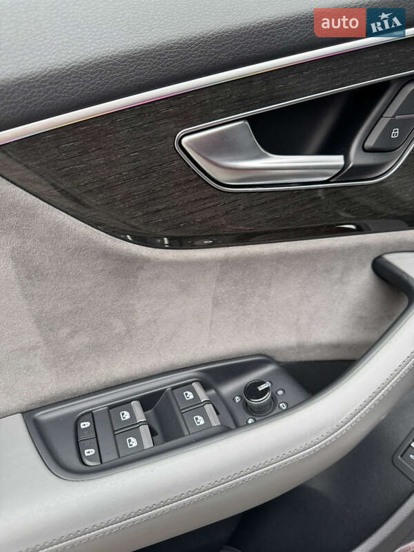 Внедорожник / Кроссовер Audi SQ8 2020 в Владимире