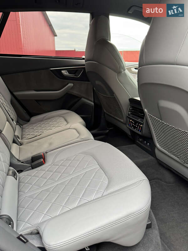 Внедорожник / Кроссовер Audi SQ8 2020 в Владимире