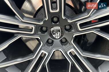 Внедорожник / Кроссовер Audi SQ8 2021 в 