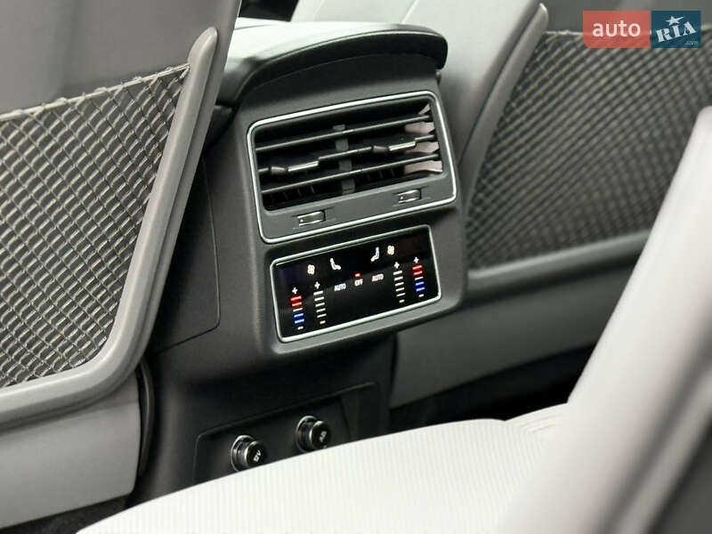 Внедорожник / Кроссовер Audi SQ8 2021 в Киеве