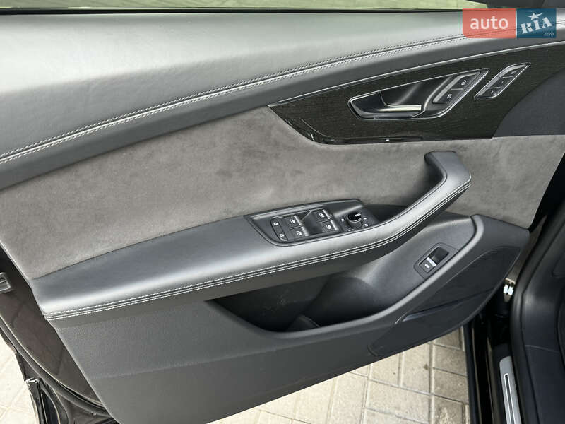 Позашляховик / Кросовер Audi SQ8 2021 в Дніпрі