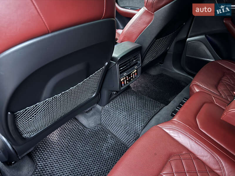 Внедорожник / Кроссовер Audi SQ8 2020 в Киеве