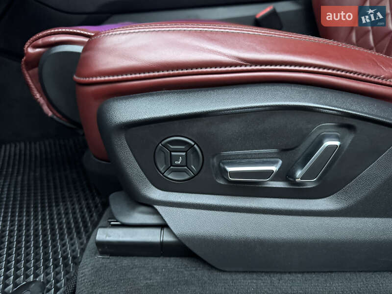 Внедорожник / Кроссовер Audi SQ8 2020 в Киеве