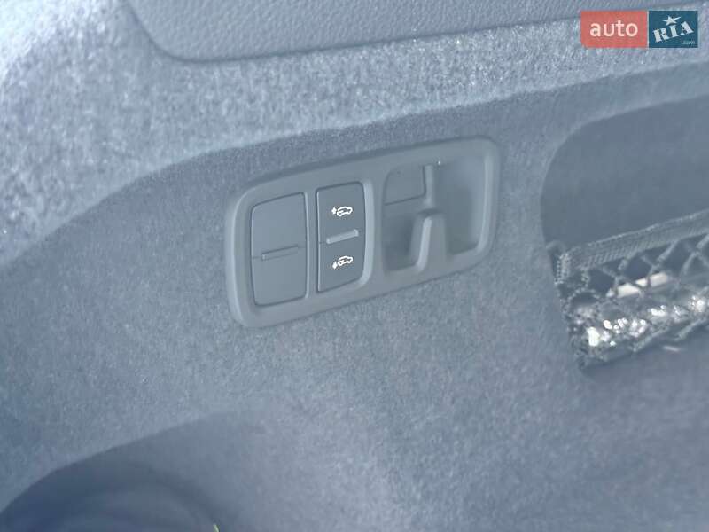 Внедорожник / Кроссовер Audi SQ8 2024 в Киеве