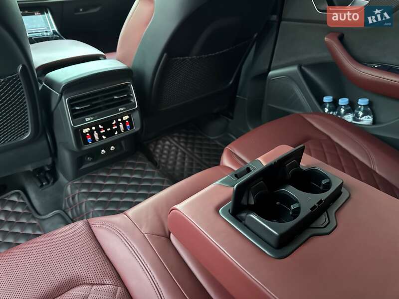 Внедорожник / Кроссовер Audi SQ8 2024 в Киеве
