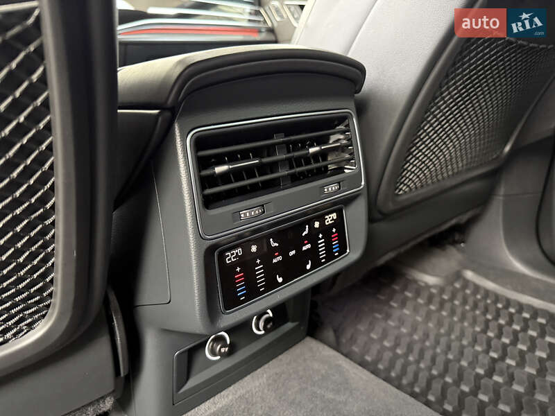 Внедорожник / Кроссовер Audi SQ8 2019 в Ровно