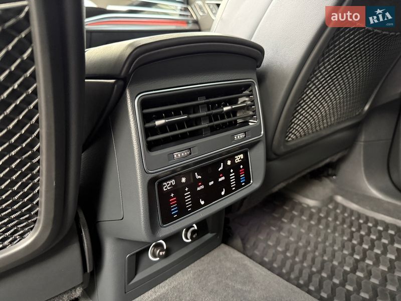 Внедорожник / Кроссовер Audi SQ8 2019 в Ровно