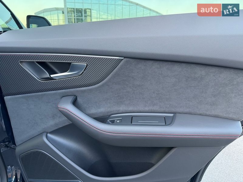 Внедорожник / Кроссовер Audi SQ8 2024 в Киеве