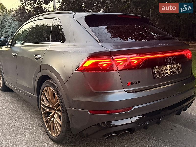 Audi SQ8, photos from the listing