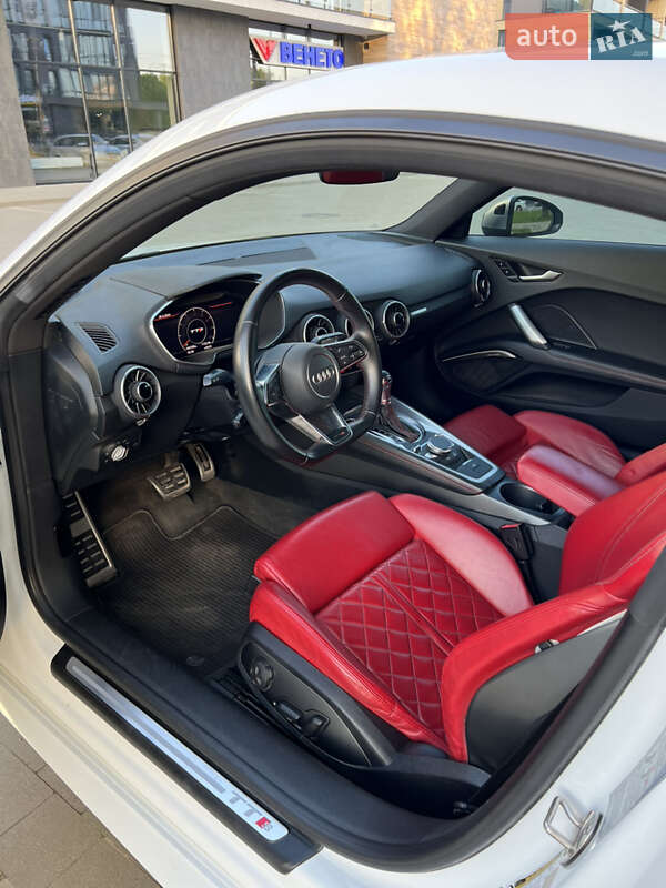 Купе Audi TT S 2016 в Ужгороде