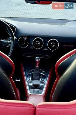 Купе Audi TT S 2015 в 