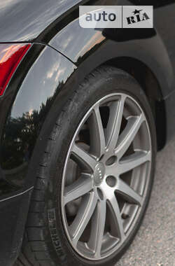 Купе Audi TT 2010 в 