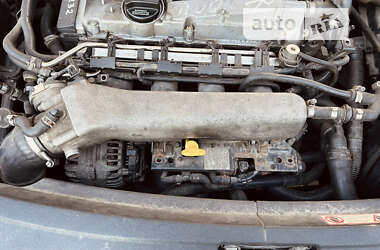 Купе Audi TT 2001 в 